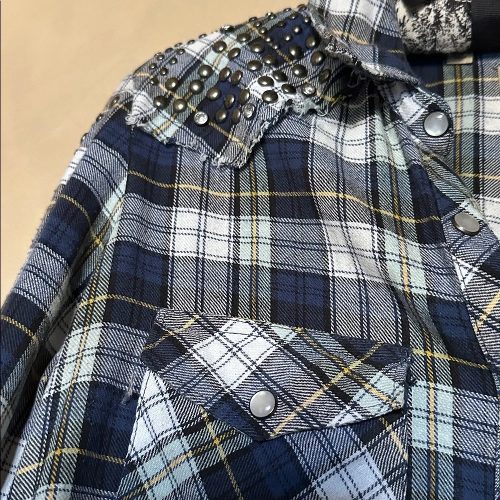 GUESS Flannel Button Pearl Snap Shirt Blue Plaid Rhinestones Women's Meduim - Picture 5 of 6
